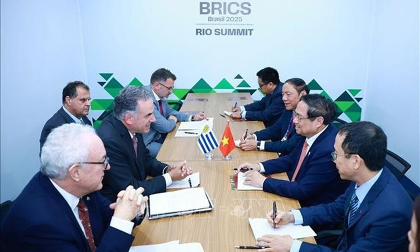 Prime Minister meets President of Uruguay in Rio de Janeiro