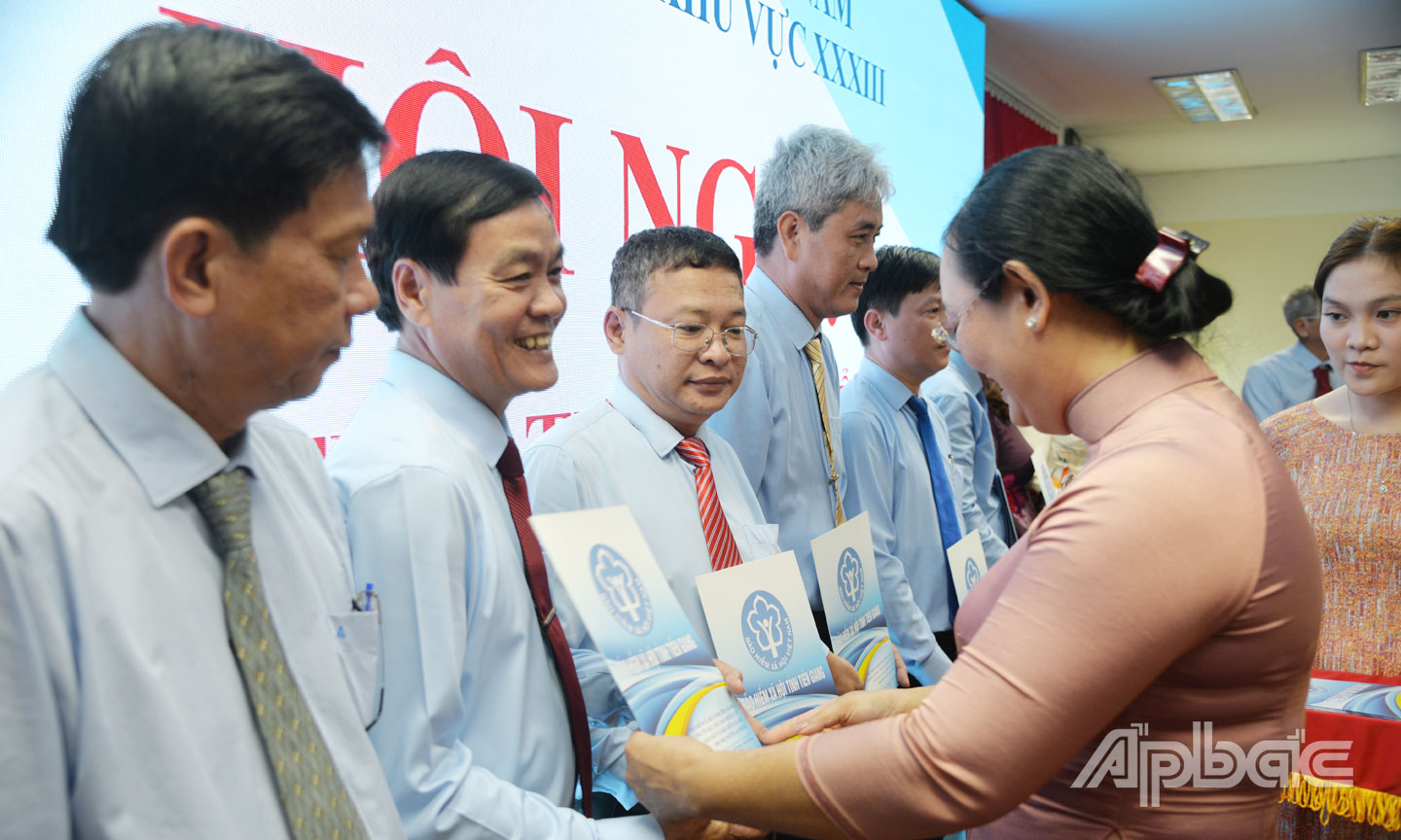'Đi từng ngõ, gõ từng nhà, rà từng người tham gia' bảo hiểm xã hội tự nguyện