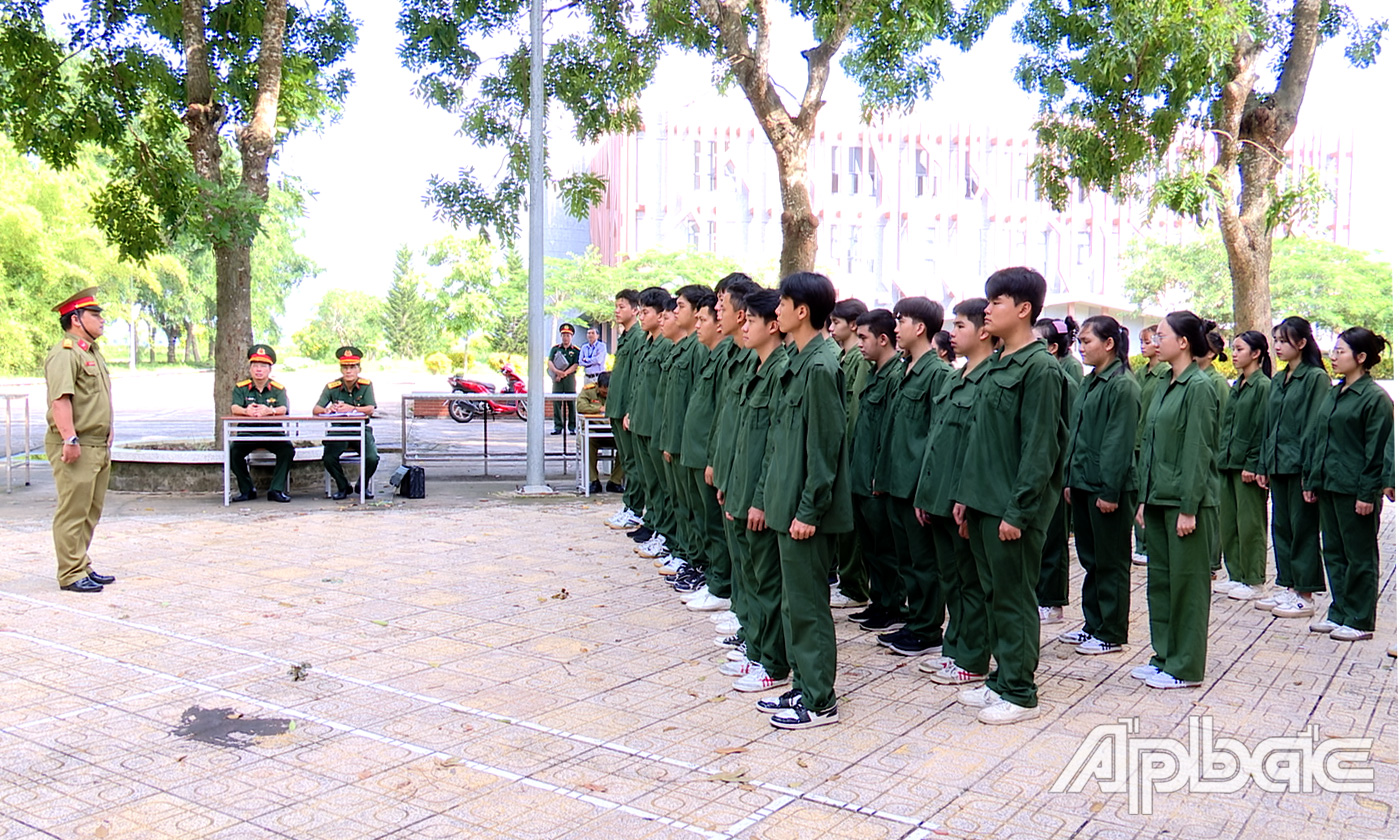 Hội đồng Giáo dục quốc phòng và an ninh Quân khu 9 kiểm tra tại Trường Đại học Tiền Giang