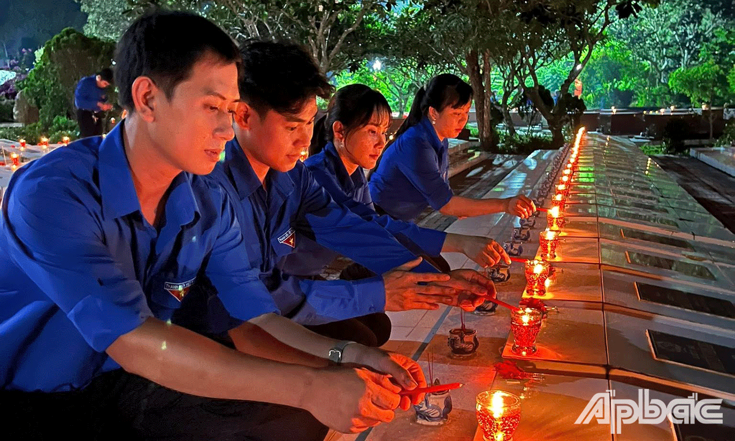 Mỗi ngọn nến thắp sáng - Vạn tấm lòng tri ân