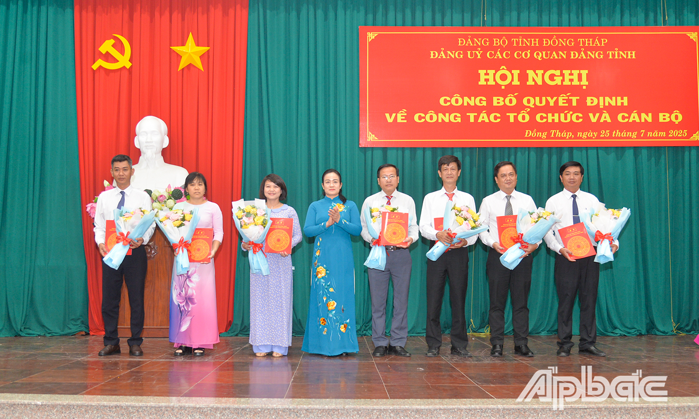 Đảng ủy Các cơ quan Đảng tỉnh Đồng Tháp công bố Quyết định về công tác tổ chức và cán bộ