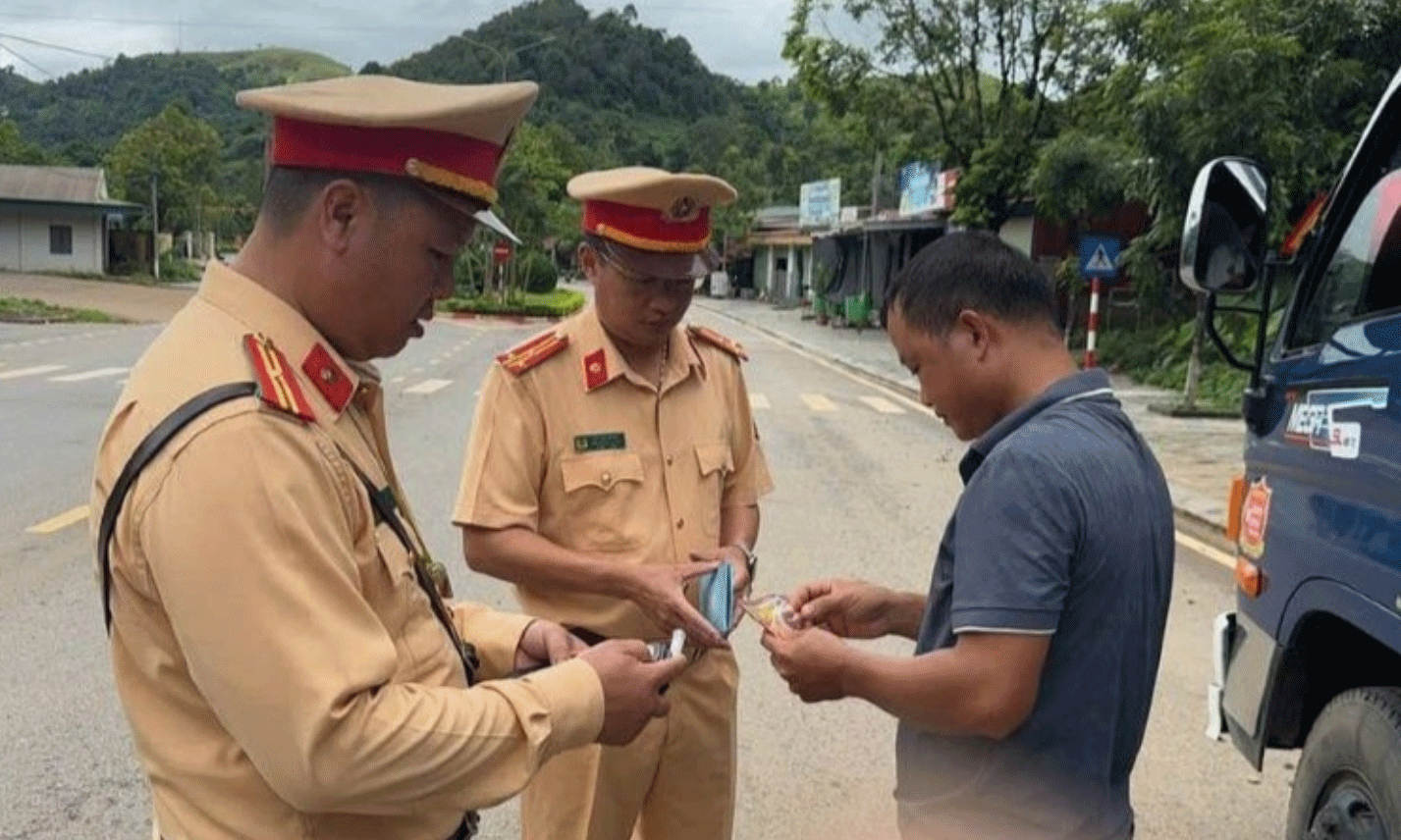 Tổng kiểm soát, xử lý phương tiện kinh doanh vận tải trên đường bộ, đường thủy