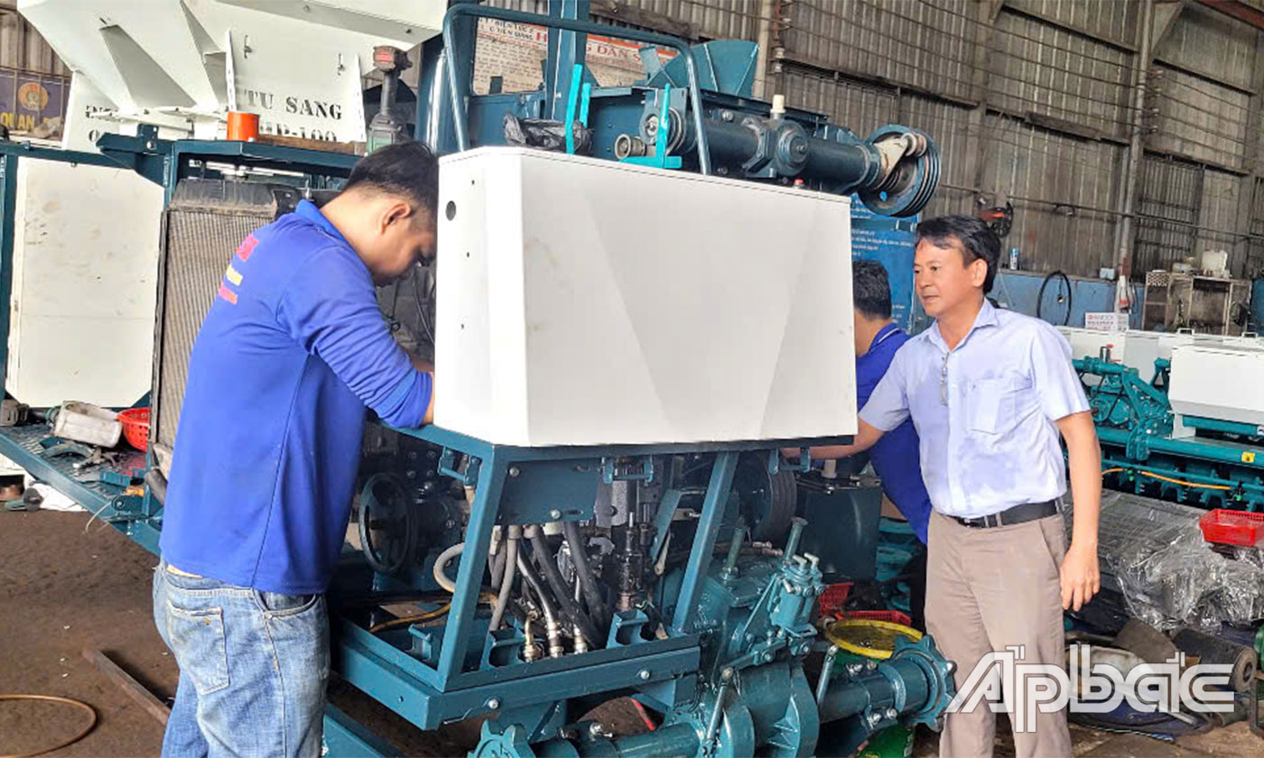 Kỹ sư Nguyễn Hồng Thiện với nhiều sản phẩm thúc đẩy cơ giới hoá nông nghiệp