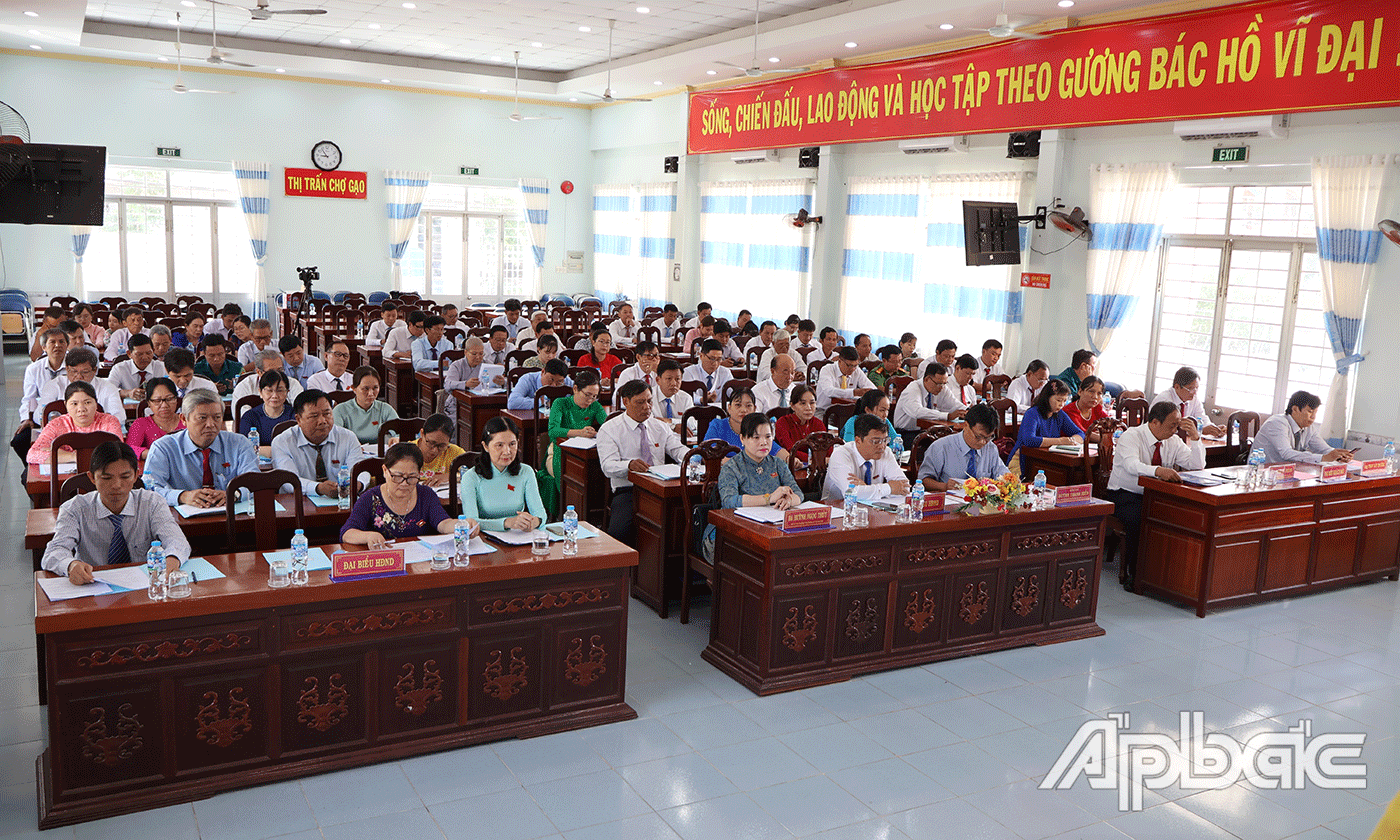 đại biểu dự họp.