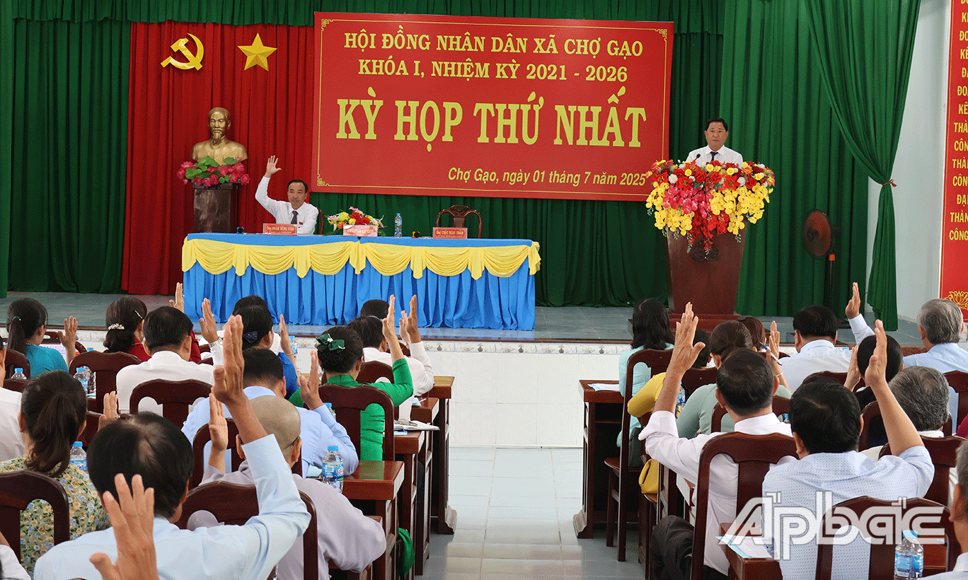 Biểu quyết thông qua các Nghị quyết.