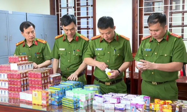 Lực lượng chức năng phát hiện, xử lý các tổ chức buôn lậu, buôn bán hàng giả, hàng kém chất lượng.