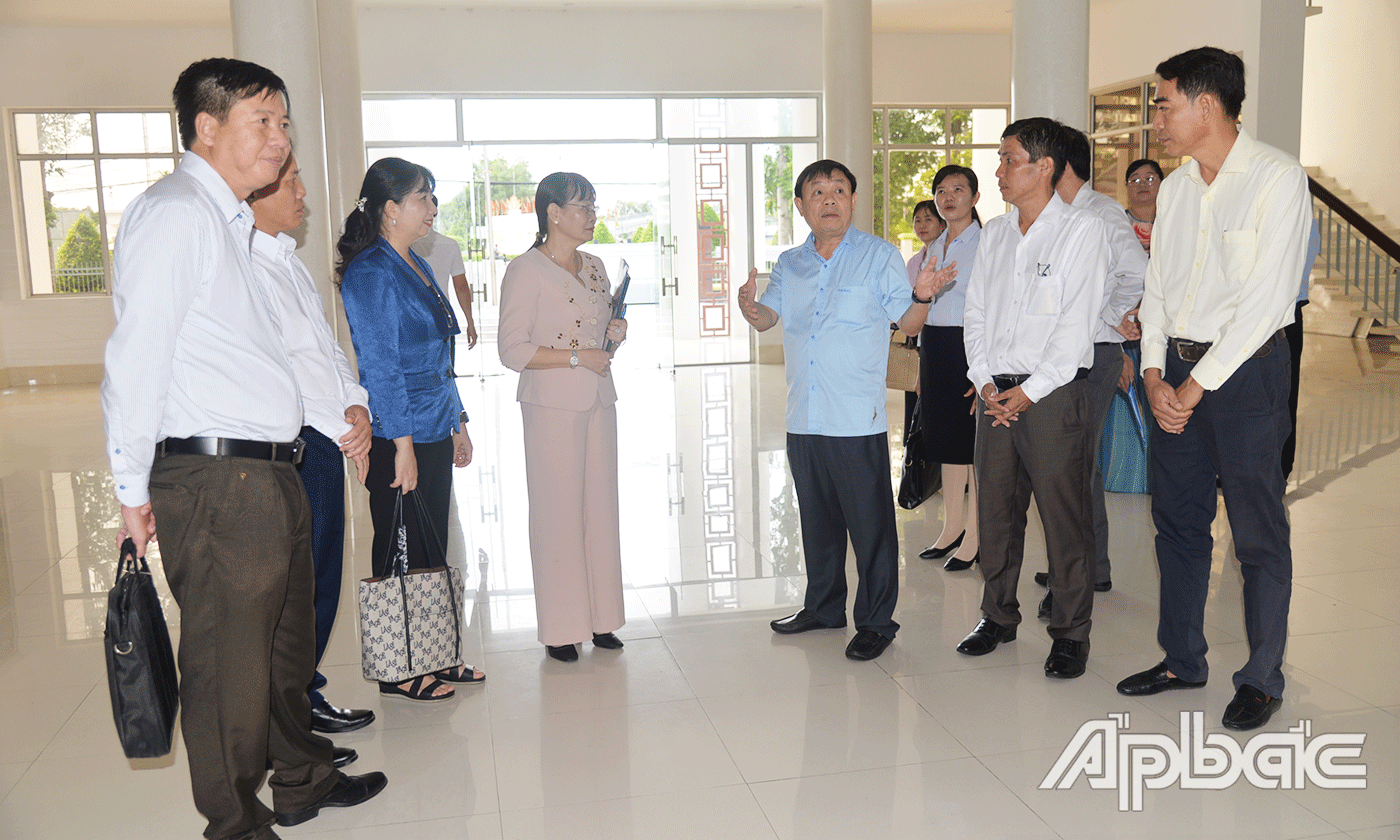 Phó Bí thư Tỉnh ủy Phan Văn Thắng kiểm tra tình hình vận hành Trung tâm phục vụ hành chính công