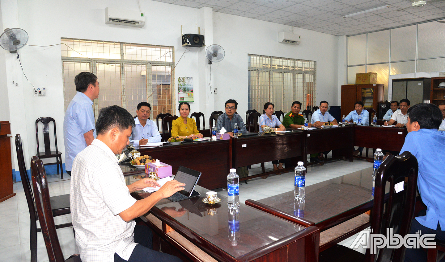 Quang cảnh buổi làm việc