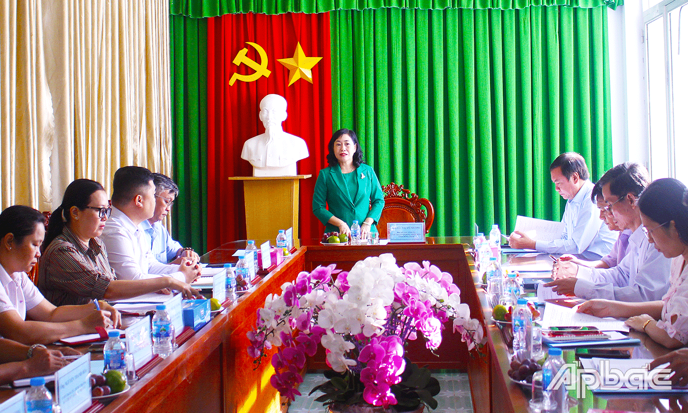 Quang cảnh buổi làm việc.