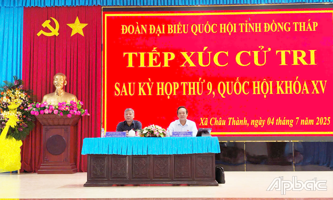 ĐBQH tỉnh lắng nghe và ghi nhận ý kiến cử tri