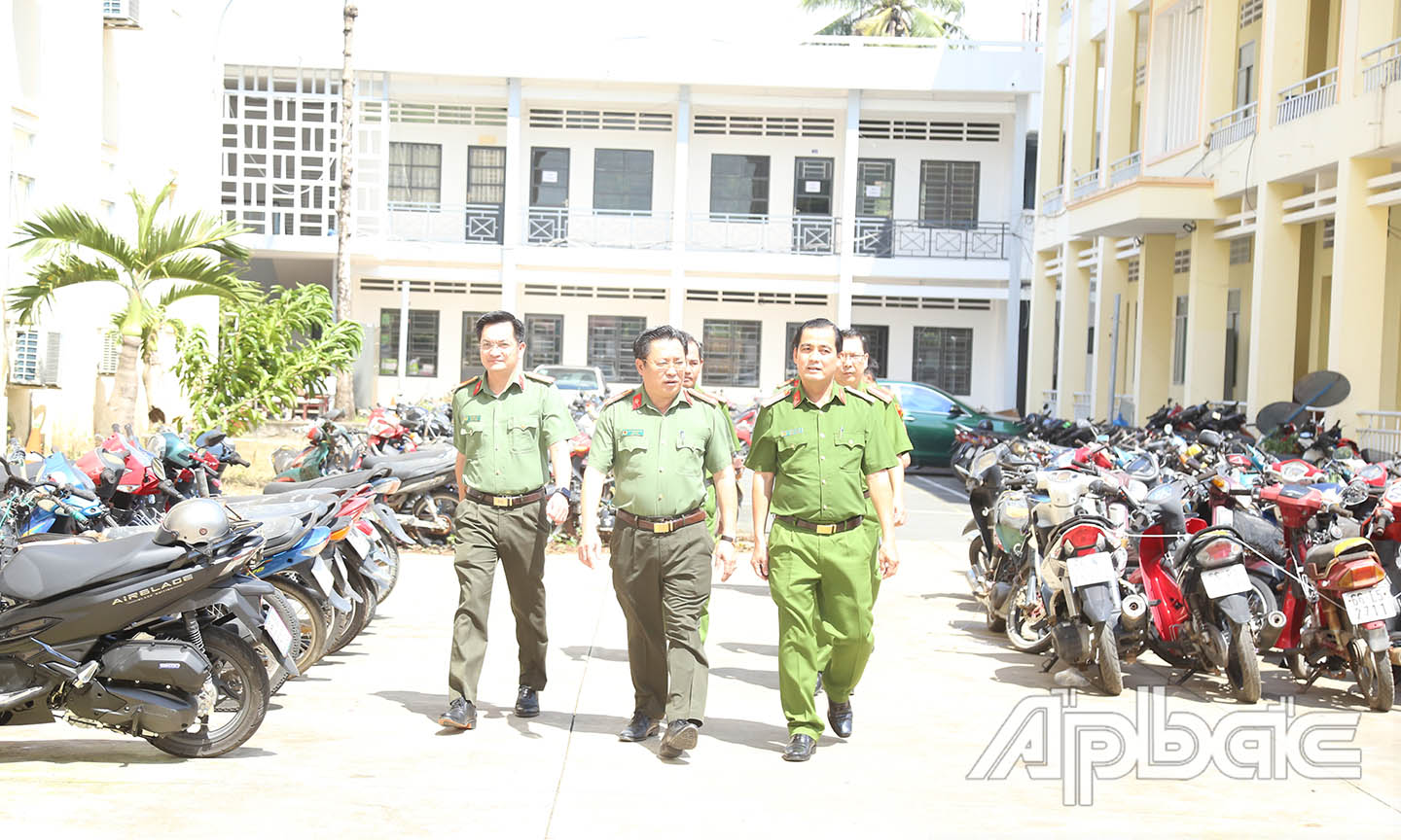 Đại tá Lâm Phước Nguyên kiểm tra hạ tầng Phường Cao Lãnh.