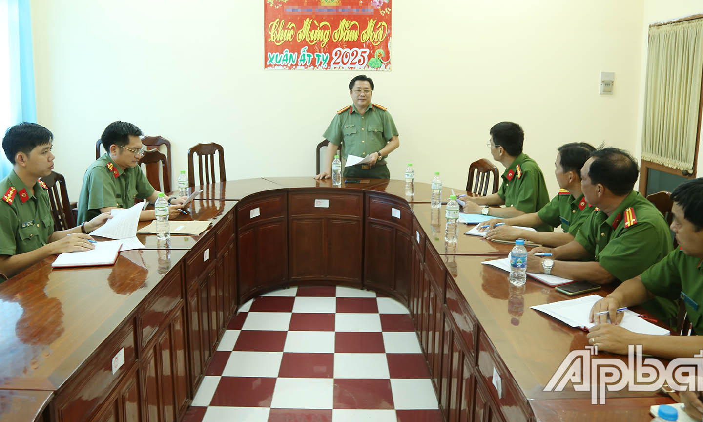 Làm việc với cán bộ chiến sĩ phường Sa Đéc