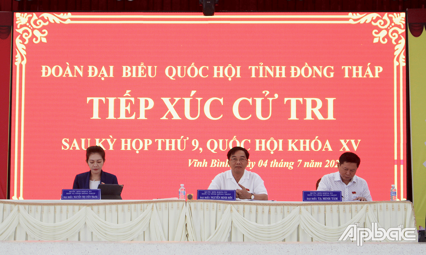 ĐBQH tỉnh lắng nghe ý kiến cử tri.
