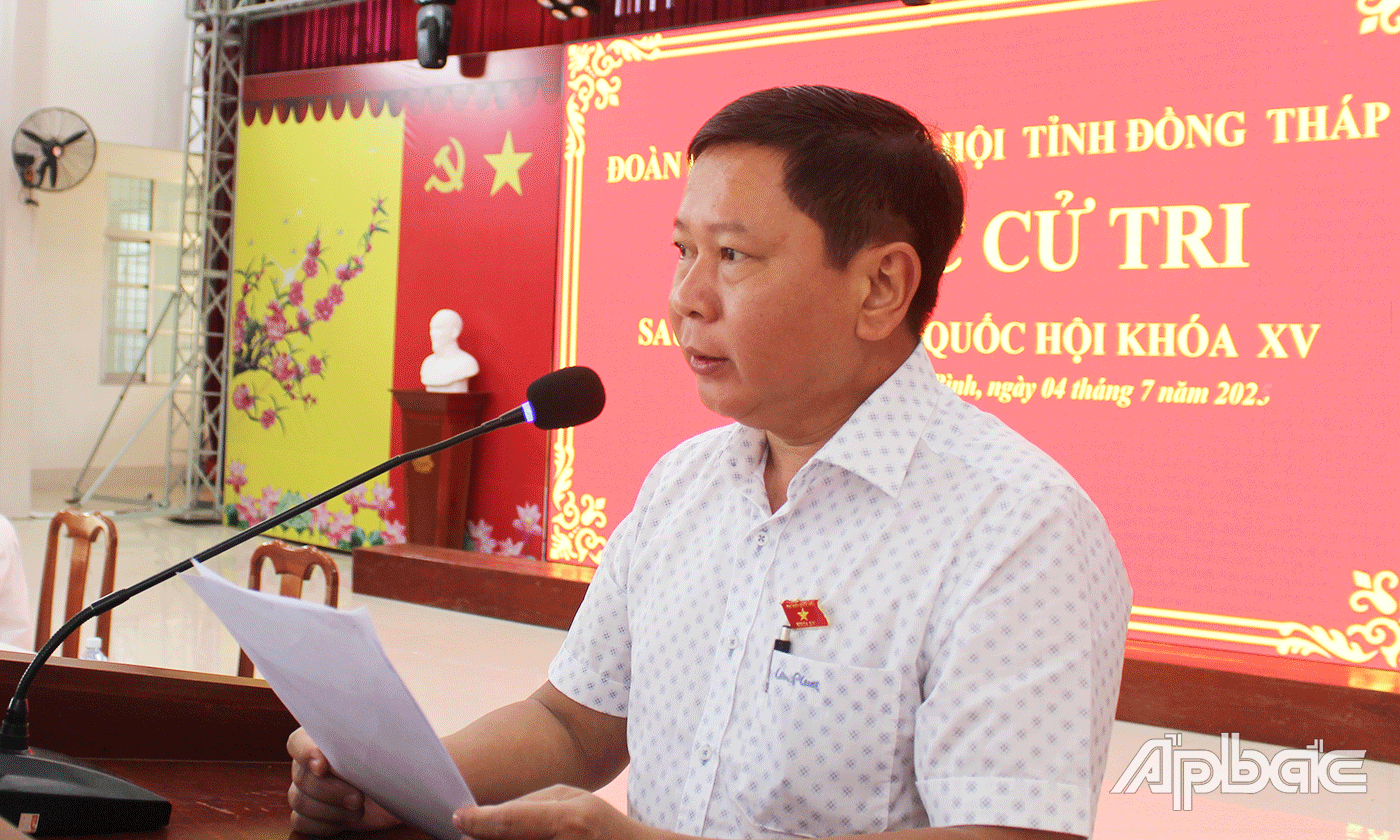 Đại biểu Tạ Minh Tâm thông báo kết quả nội dung kỳ họp thứ 9 của Quốc hội đến cử tri