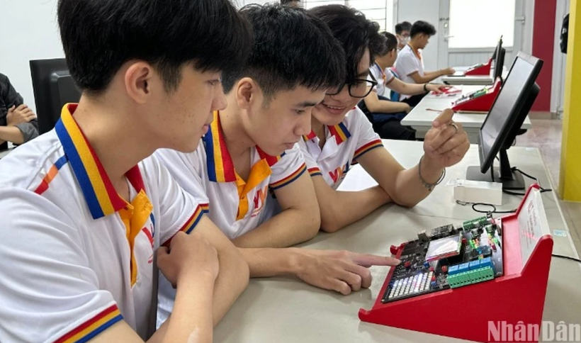 Chương trình giáo dục phổ thông năm 2018 là chương trình khuyến khích học sinh theo đuổi các ngành khoa học, công nghệ, kỹ thuật và toán học (Ảnh minh họa).