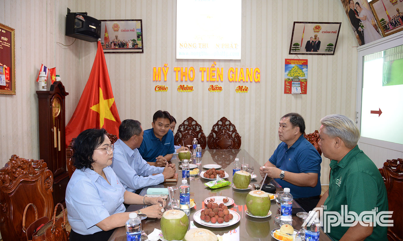 Quang cảnh buổi làm việc.