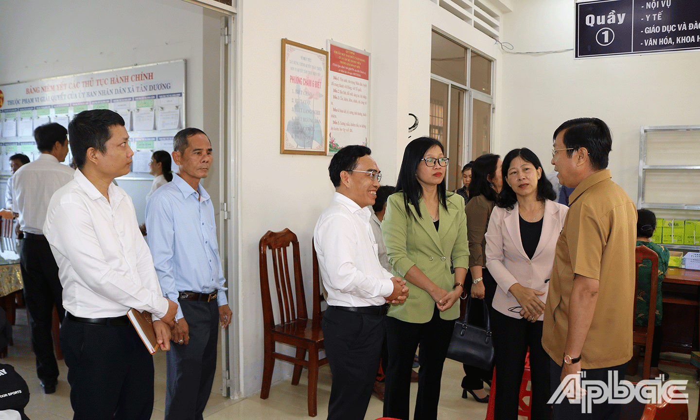 Đoàn trao đổi với nắm tình hình việc vận hành của chính quyền xã Tân Dương sau sáp nhập