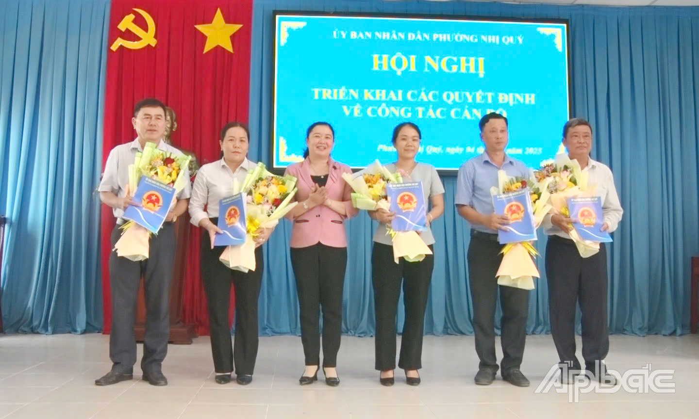* UBND phường Nhị Quý vừa tổ chức Hội nghị triển khai các quyết định về công tác cán bộ.