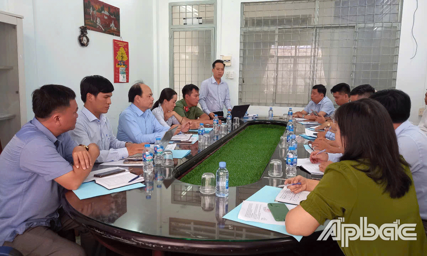 Đoàn công tác Sở Khoa học Công nghệ tỉnh kiểm tra vận hành các hệ thống thông tin dùng chung trên địa bàn xã Chợ Gạo.