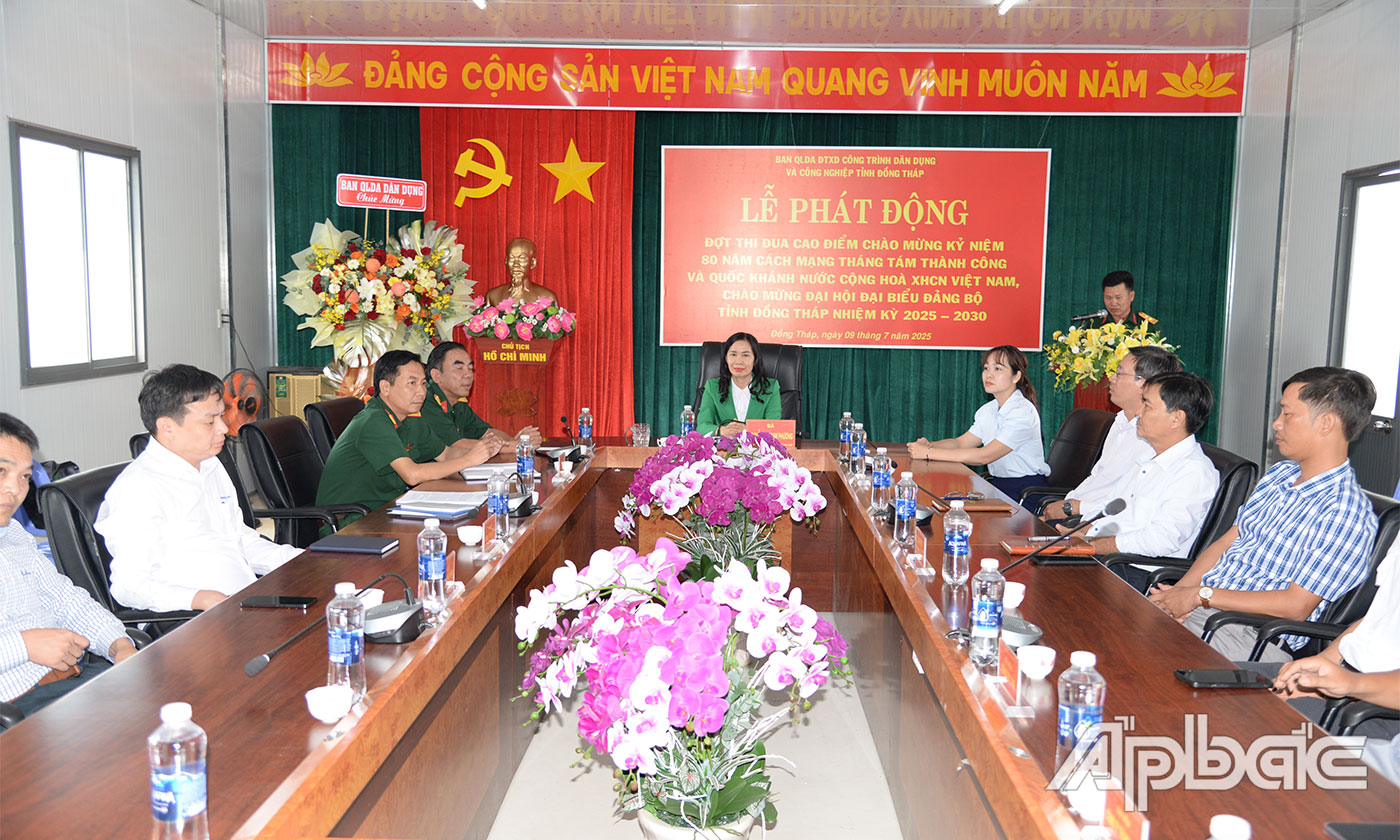 Quang cảnh Lễ phát động đợt thi đua cao điểm.