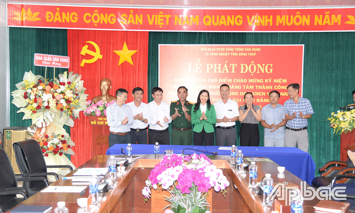 Ban QLDA cùng liên danh tư vấn giám sát, liên danh nhà thầu thi công ký kết phát động đợt thi đua cao điểm đẩy nhanh tiến độ thi công Dự án thành phần 2.
