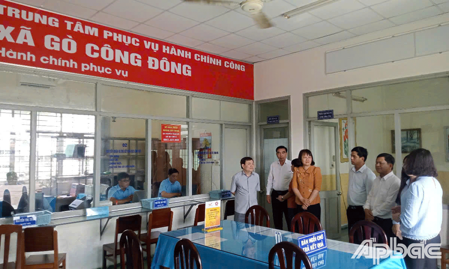 đồng chí Phan Văn Thắng cùng đoàn đến tham quan Trung tâm phục vụ hành chính công