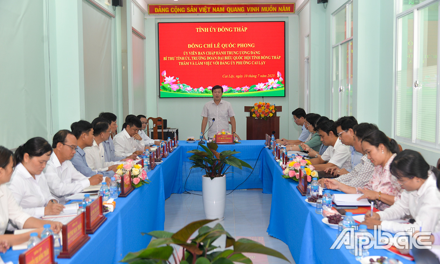 Quang cảnh buổi làm việc.
