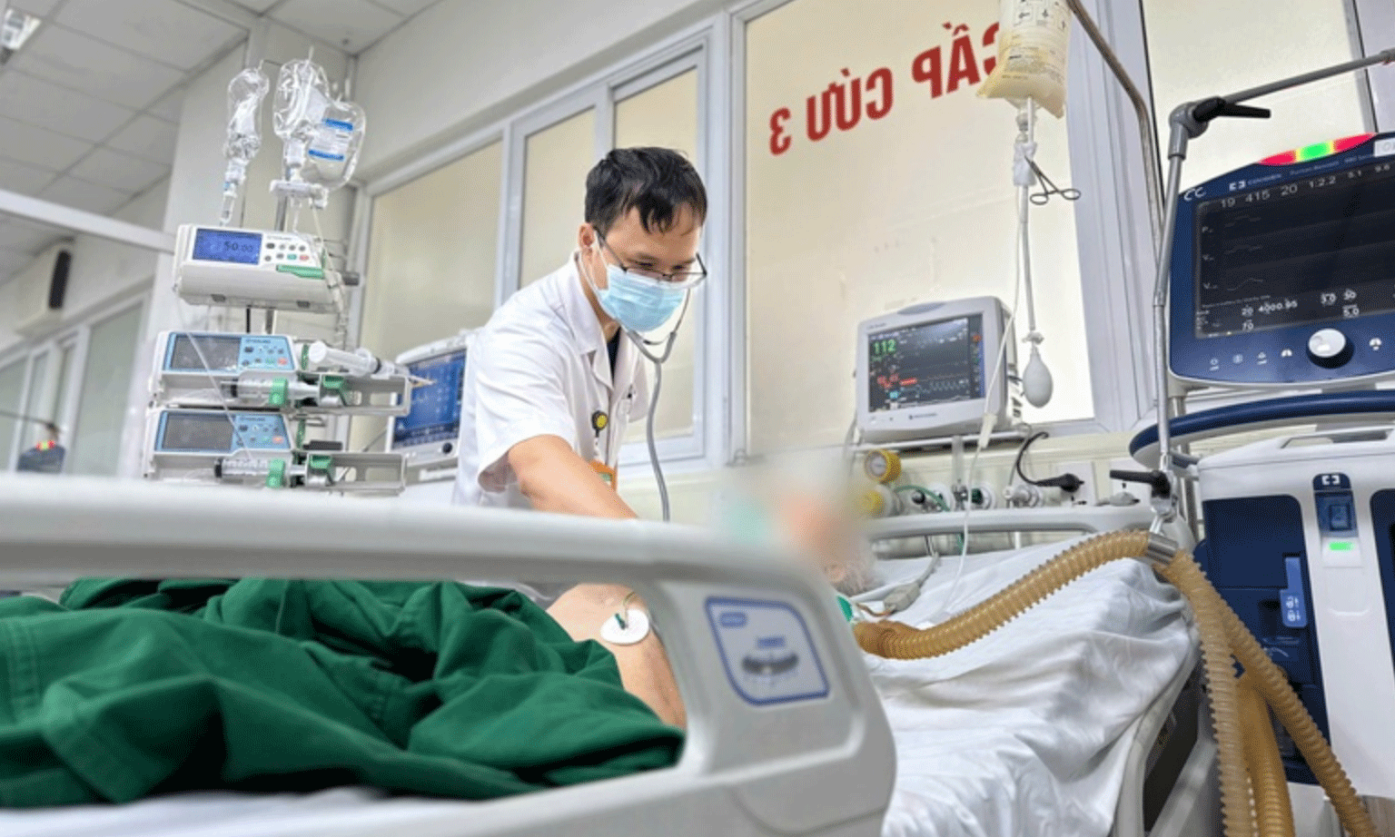 Bệnh nhân điều trị tại Bệnh viện Bệnh nhiệt đới Trung ương - Ảnh: VGP/MT
