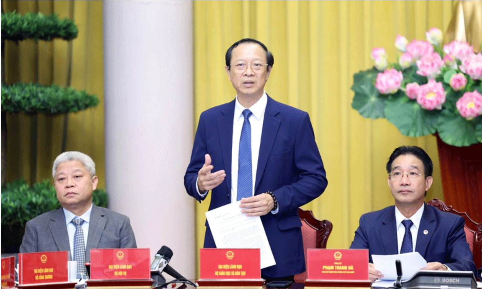 Thứ trưởng Bộ Giáo dục và Đào tạo Phạm Ngọc Thưởng phát biểu tại buổi họp báo - Ảnh: VGP/Đức Tuân