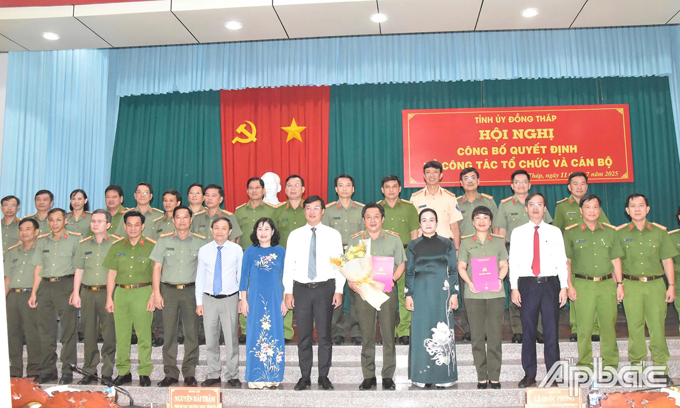 Ban chấp hành, Ban Thường vụ, Ủy ban Kiểm tra Đảng ủy Công An tỉnh ra mắt tại hội nghị