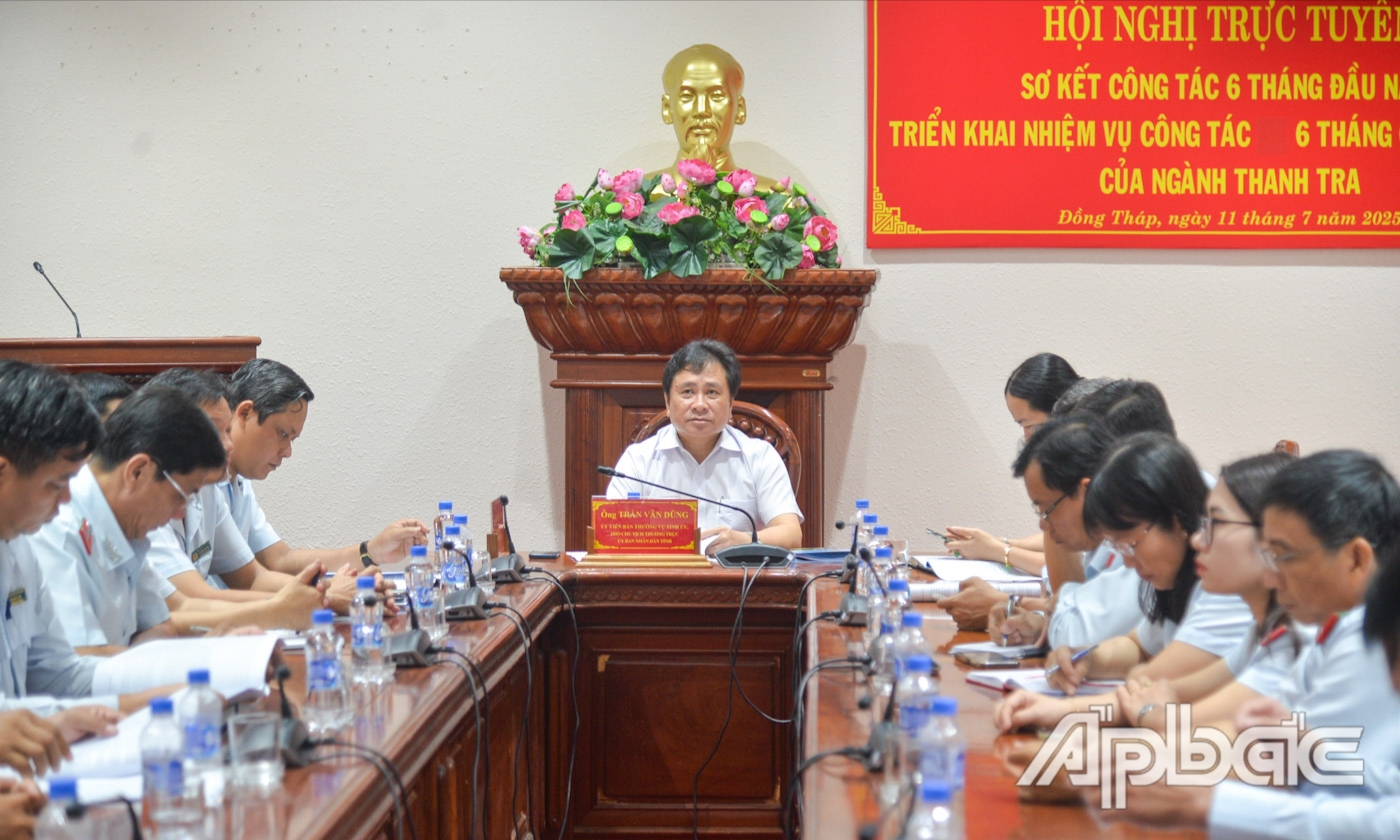 Đồng chí Trần Văn Dũng, Ủy viên Ban Thường vụ Tỉnh ủy, Phó Chủ tịch Thường trực UBND tỉnh dự tại điểm cầu Đồng Tháp.