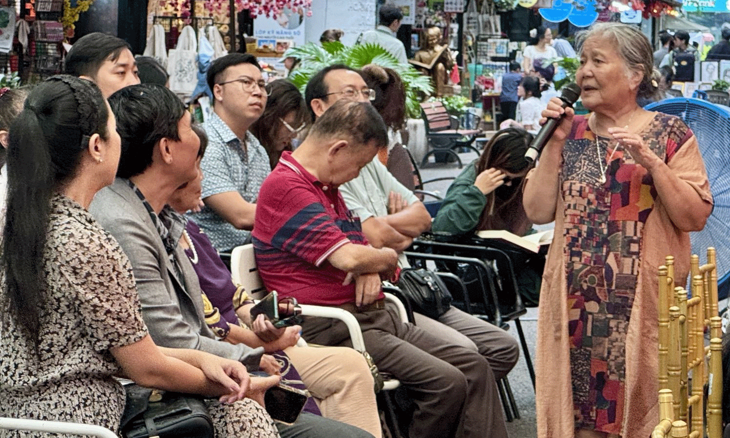 NSƯT Lê Thiện chia sẻ nhiều tâm huyết về cải lương - bộ môn nghệ thuật mà bà đã gắn bó cả cuộc đời.