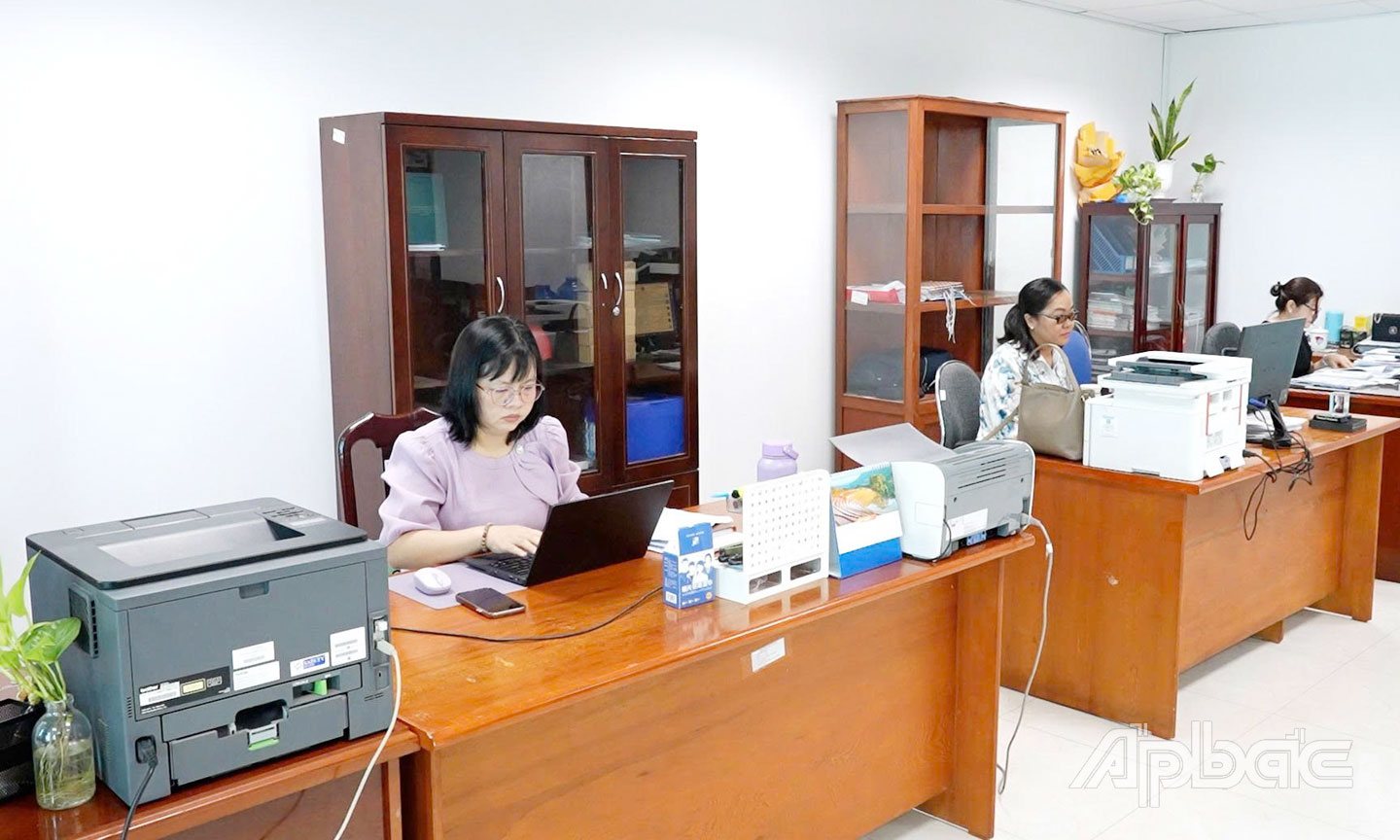 Phòng làm việc thoáng mát, thiết bị văn phòng đầy đủ đáp ứng nhu cầu làm việc cho Sở Y tế tỉnh Đồng Tháp.