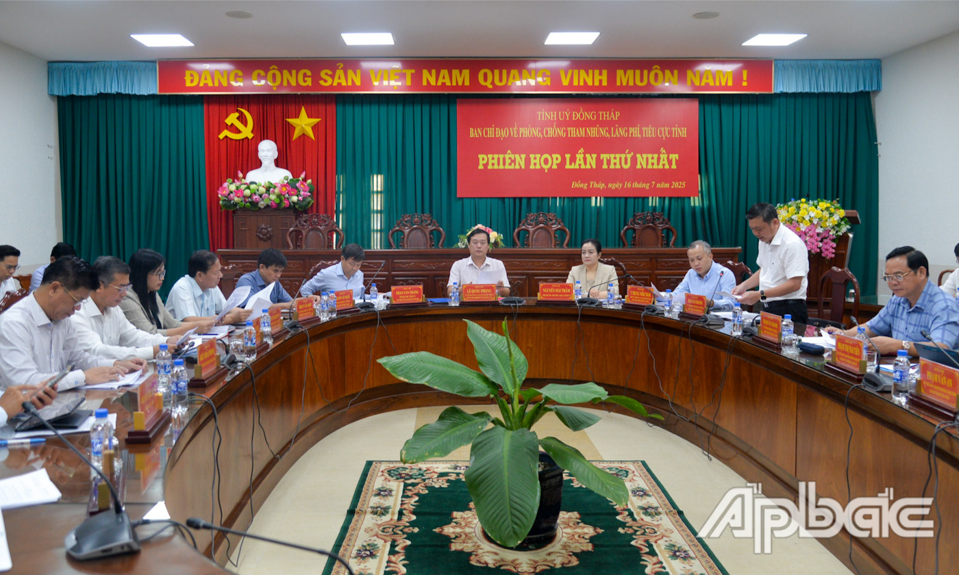Quang cảnh phiên họp thứ nhất.