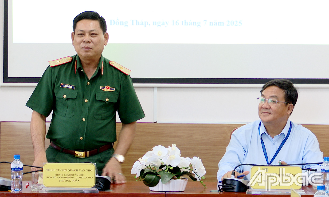 Thiếu tướng Quách Văn Nhỏ phát biểu tại buổi kiểm tra.