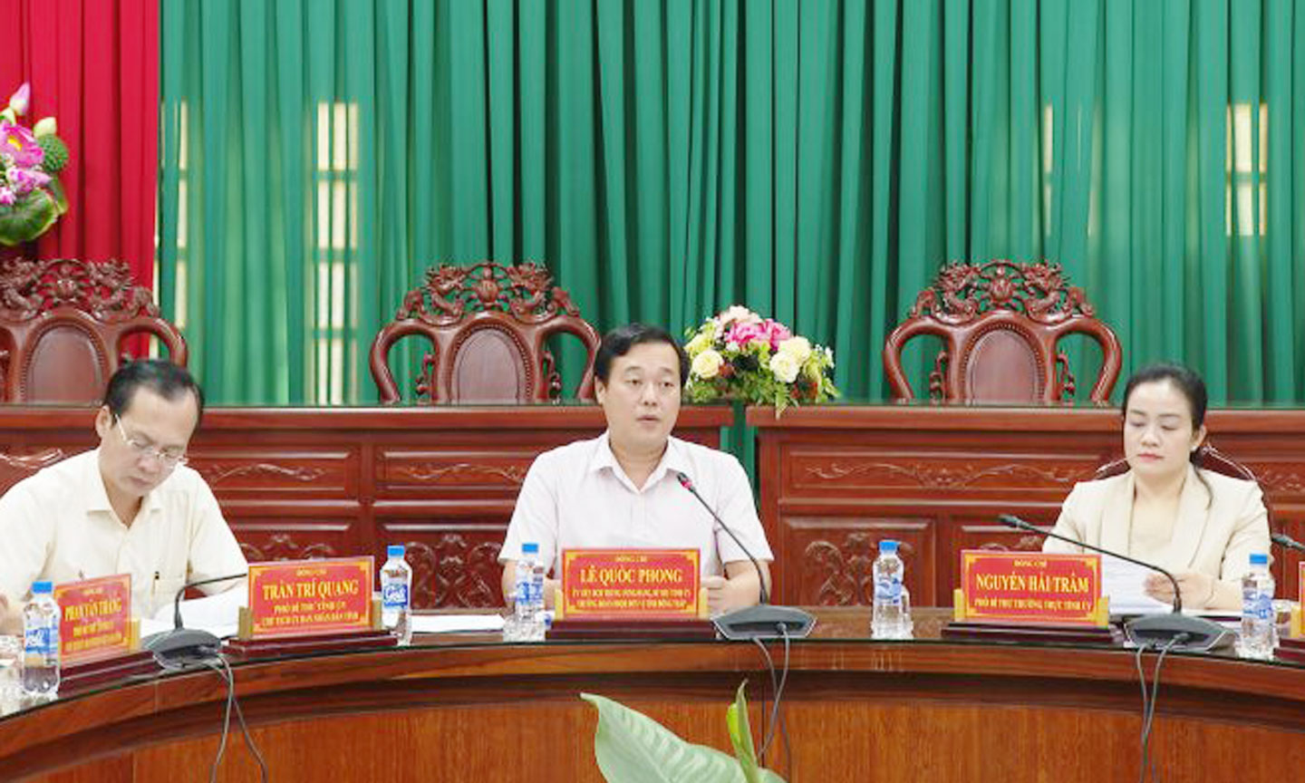 Quang cảnh buổi làm việc.