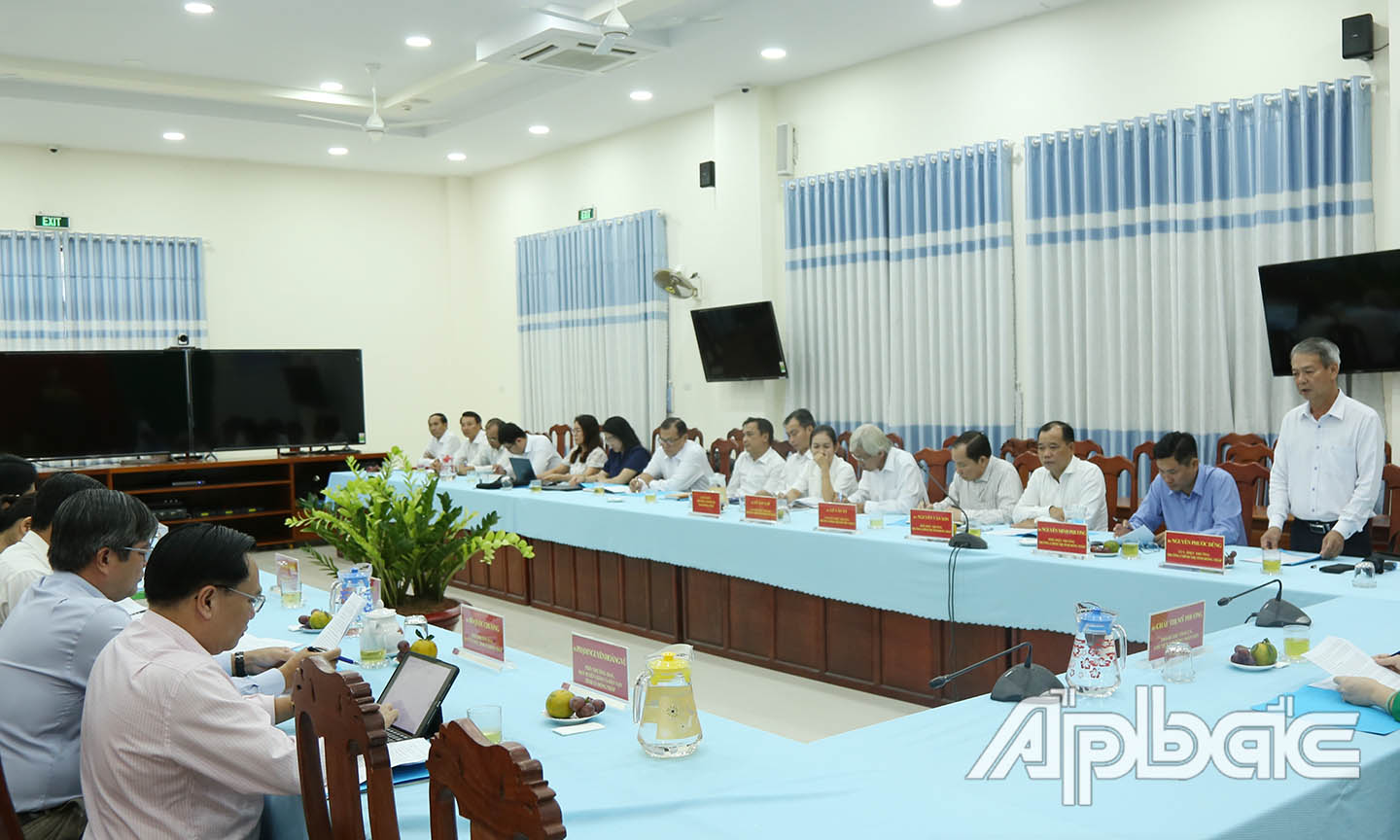 Lãnh đạo nhà trường báo cáo, đề xuất các kiến nghị.