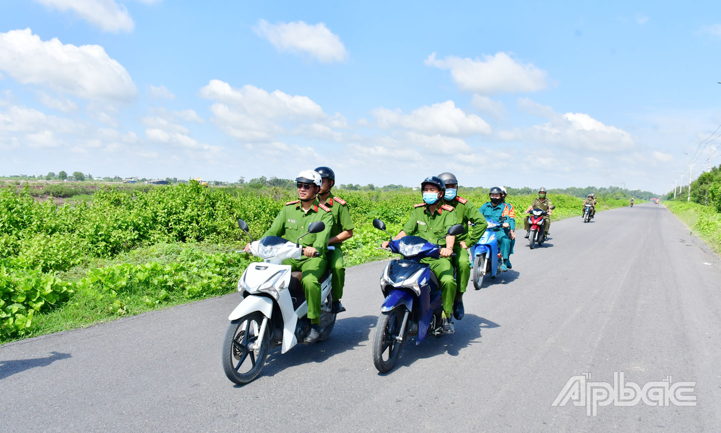 Lực lượng Công an xã Gia Thuận tăng cường tuần tra, kiểm soát, đảm bảo ANTT, tạo môi trường an toàn cho người dân. 