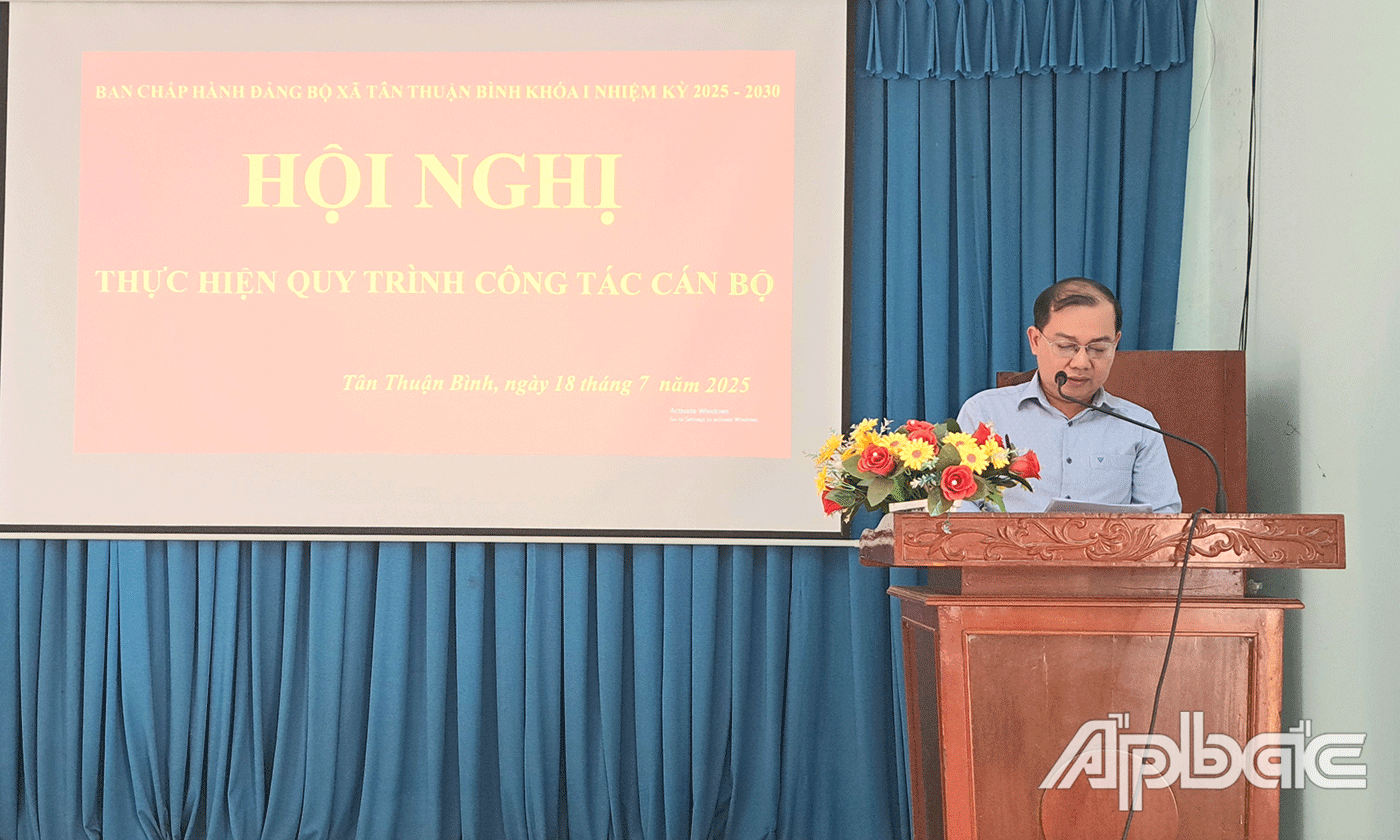 Đồng chí Phạm Nhất Phương, Phó Bí thư Thường trực Đảng ủy xã phát biểu.