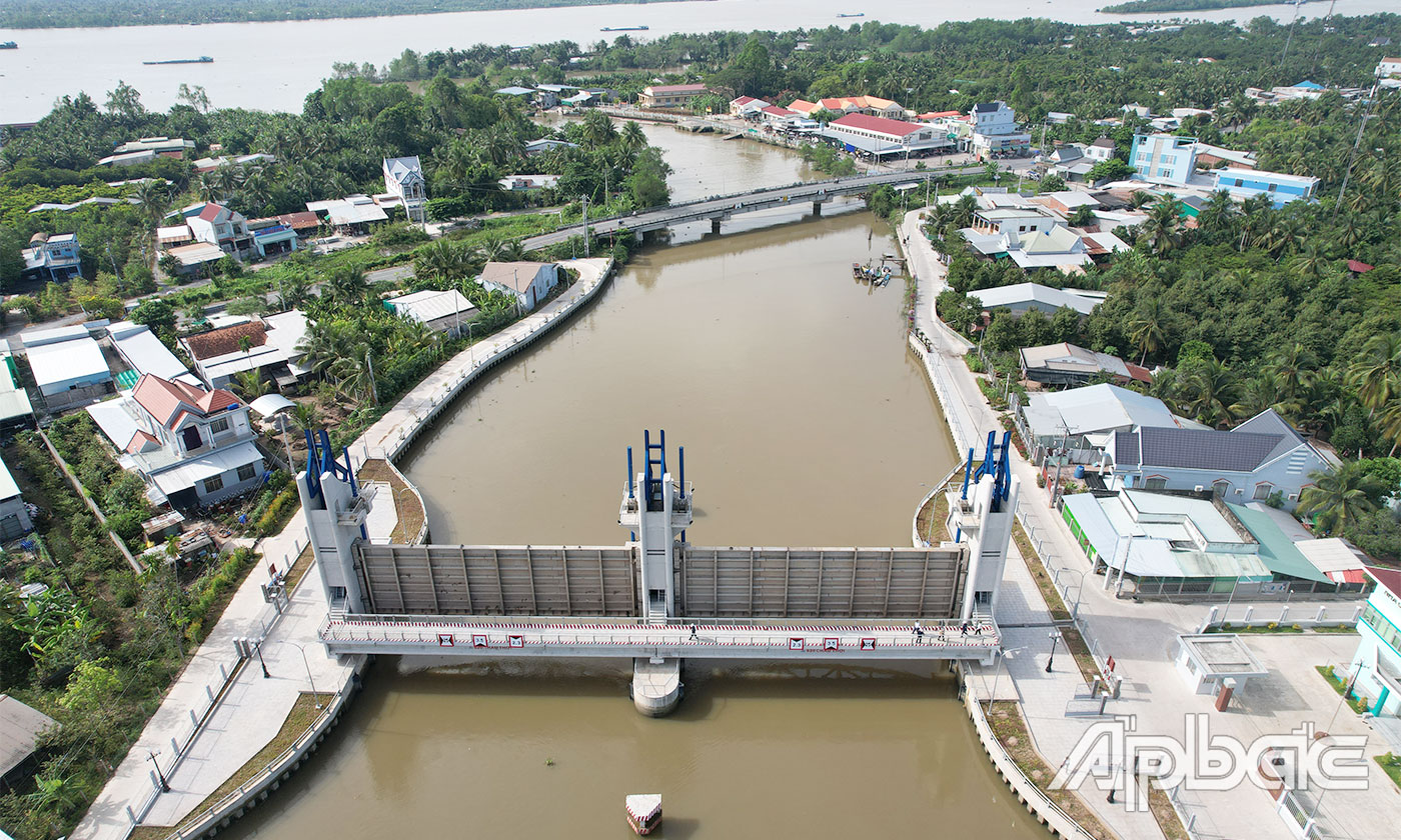 Dự án Đầu tư xây dựng hệ thống cống ngăn mặn tại đầu các kênh rạch ra sông Tiền trên đường tỉnh 864 giai đoạn 1 phát huy hiệu quả sau khi đưa vào sử dụng.