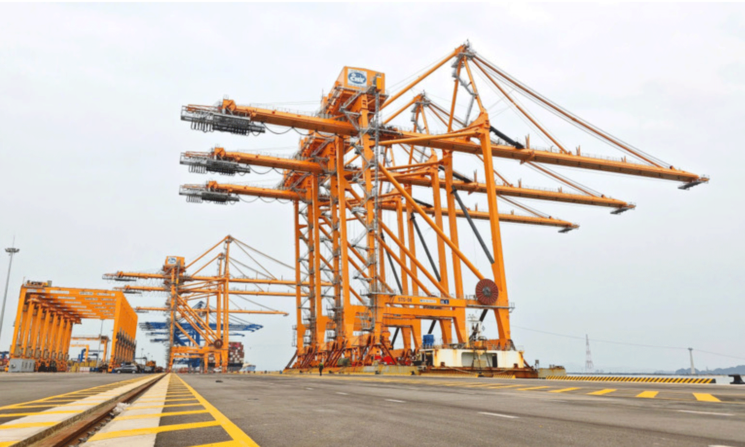 Xuất nhập khẩu hàng hóa của Việt Nam tăng trưởng 2 con số trong nửa đầu năm 2025. (Ảnh: PV/Vietnam+)