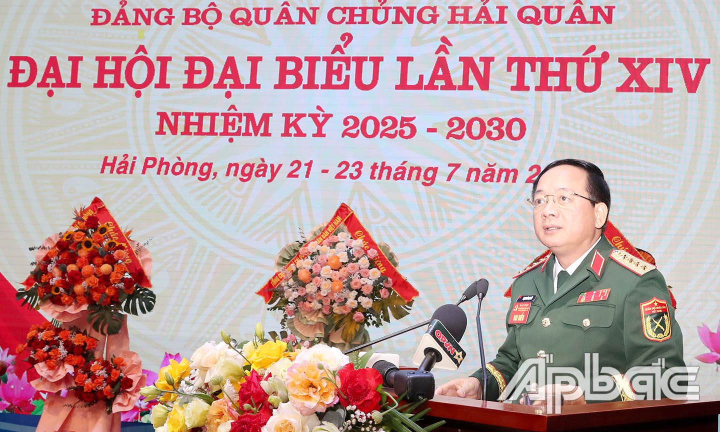 Đại tướng Trịnh Văn Quyết, Bí thư Trung ương Đảng, Uỷ viên Thường vụ Quân uỷ Trung ương, Chủ nhiệm TCCT phát biểu chỉ đạo Đại hội