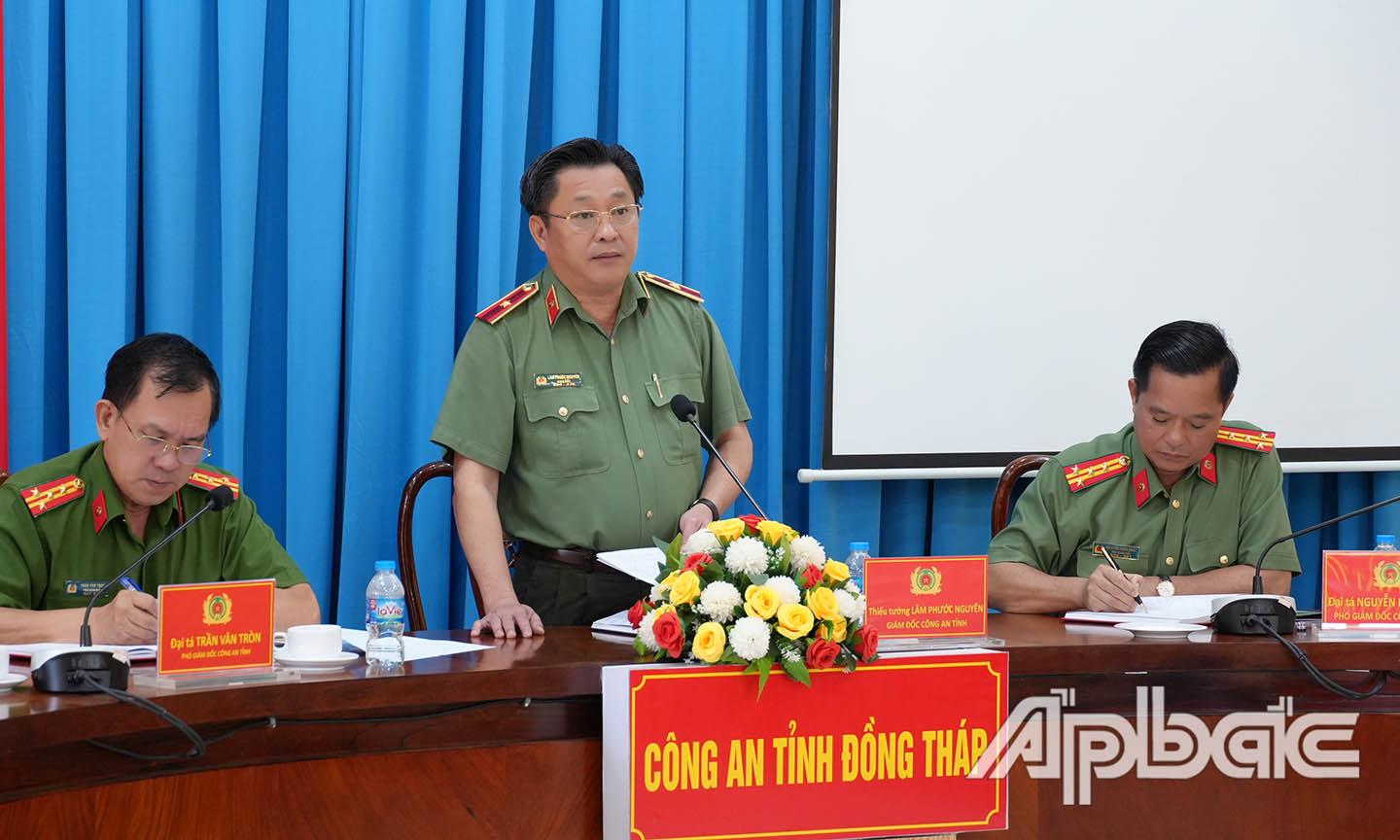 4. Thiếu tướng Lâm Phước Nguyên, Giám đốc Công an tỉnh, Trưởng Ban Chỉ đạo phát biểu quán triệt tại Hội nghị. Ảnh Trọng Tín
