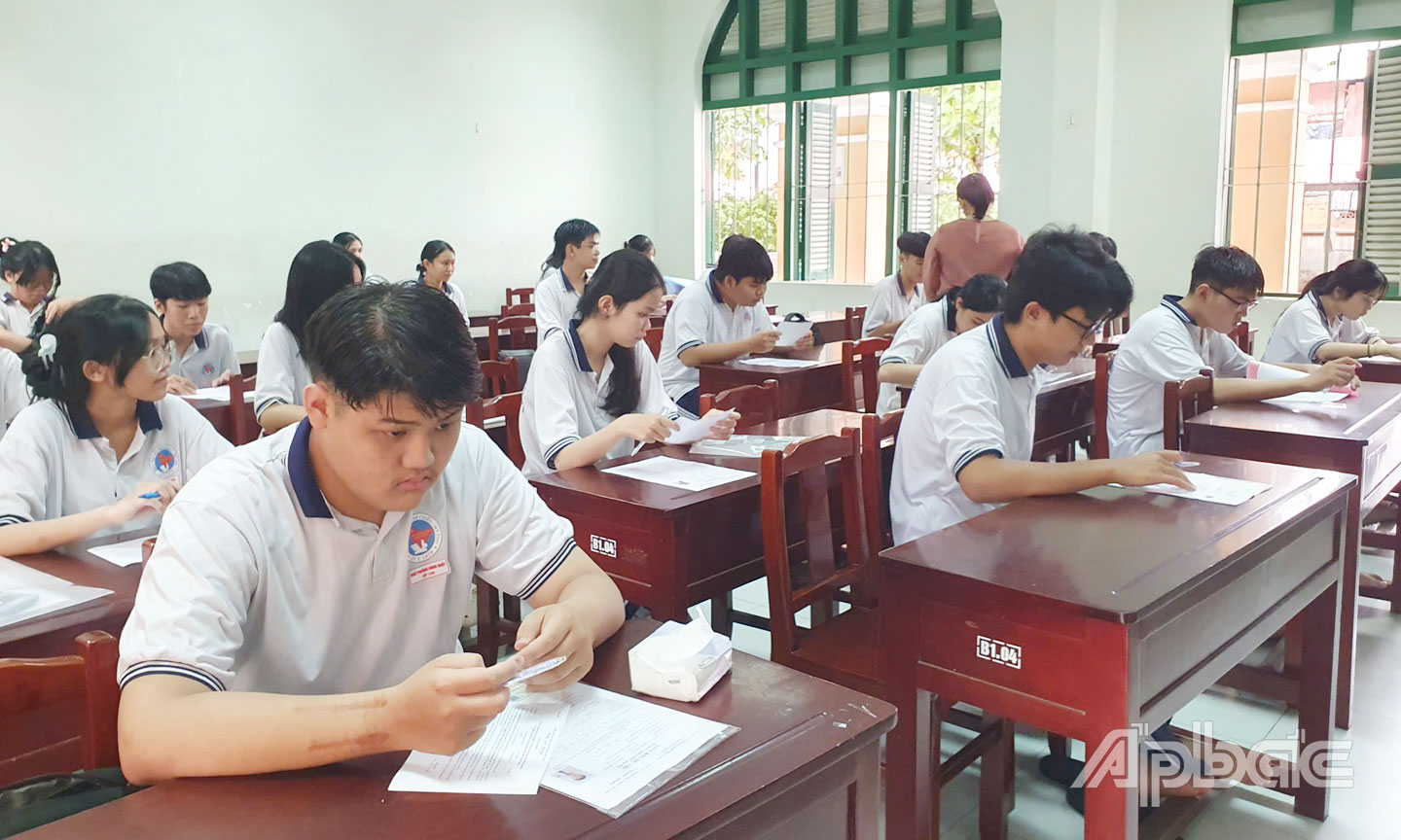  Từ kết quả kỳ thi tốt nghiệp THPT năm nay, ngành Giáo dục tỉnh Đồng Tháp cần tập trung nâng cao chất lượng giảng dạy theo đúng định hướng chương trình mới.