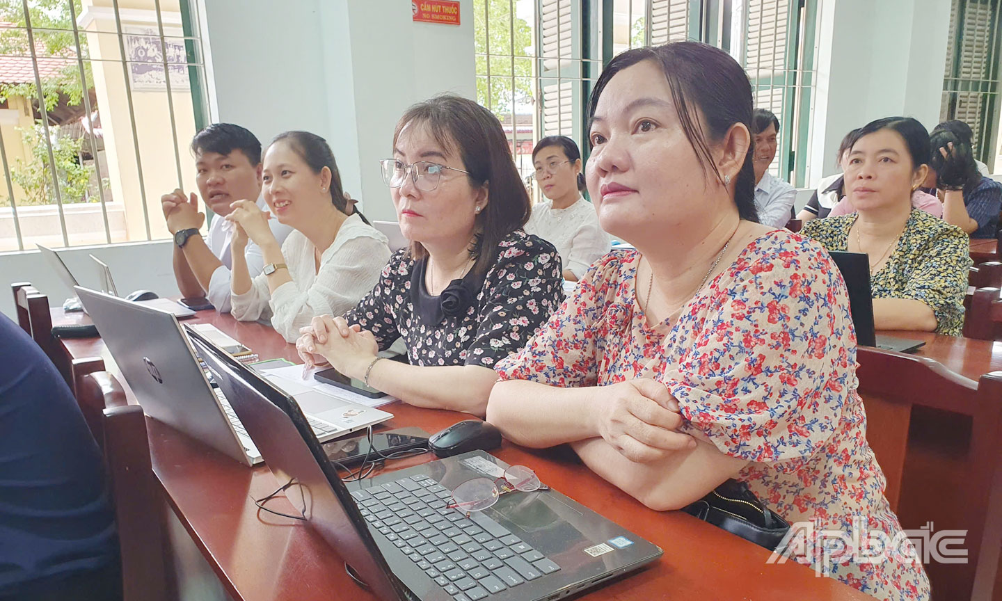 Quang cảnh lớp tập huấn.
