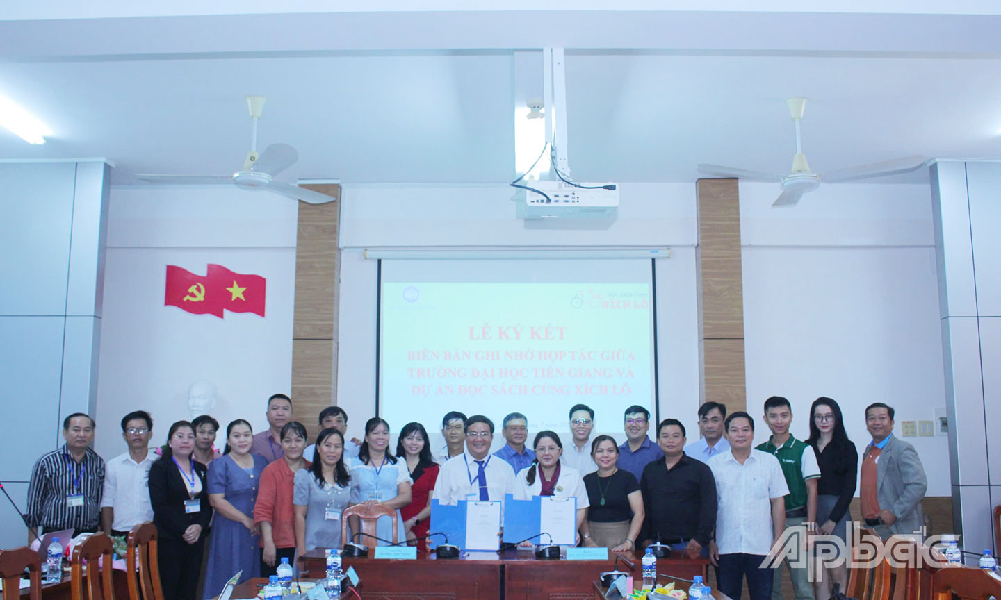 Quang cảnh lễ ký kết