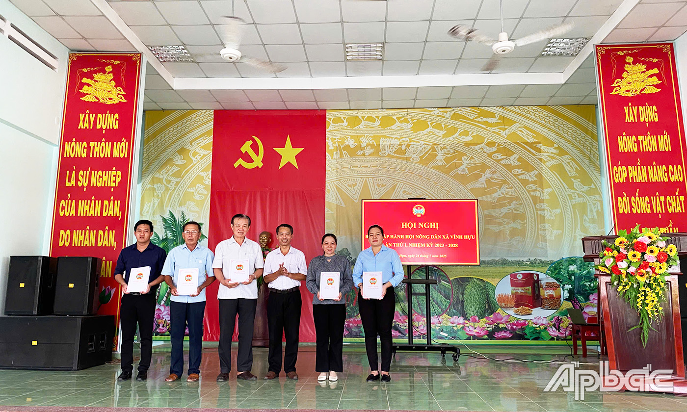 Ban Thường vụ 