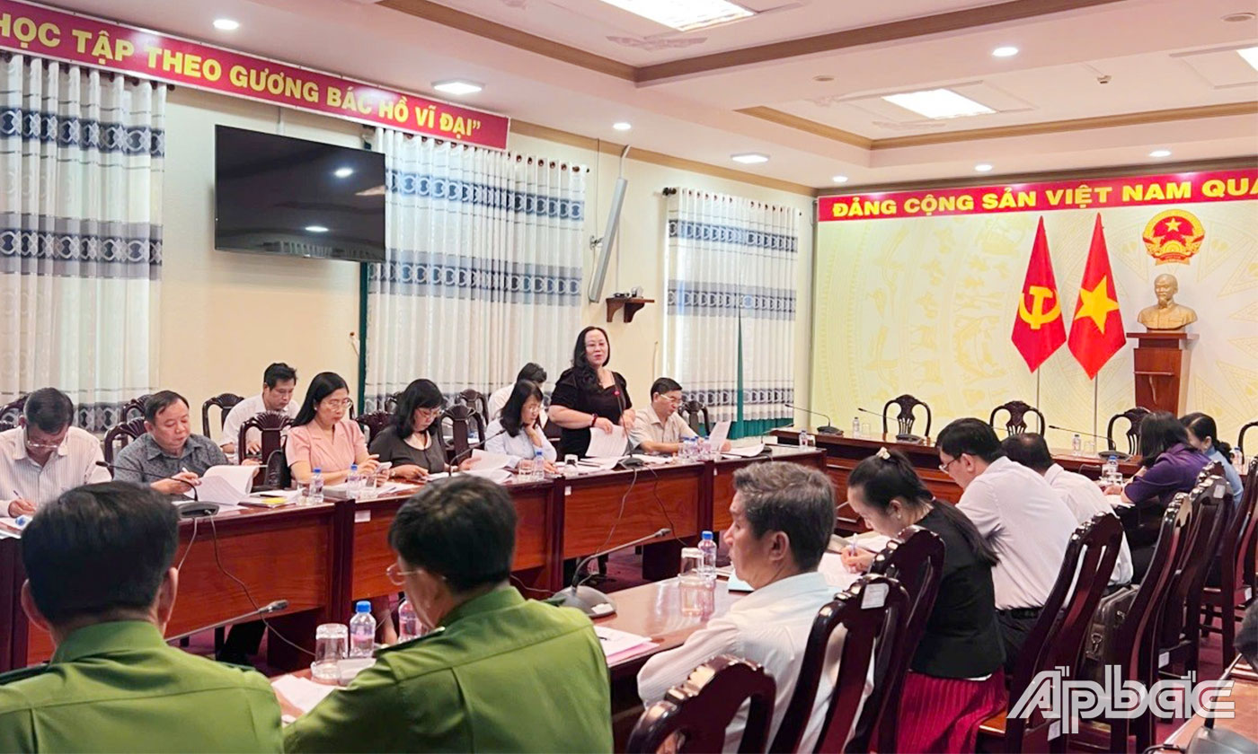 Quang cảnh buổi thẩm tra