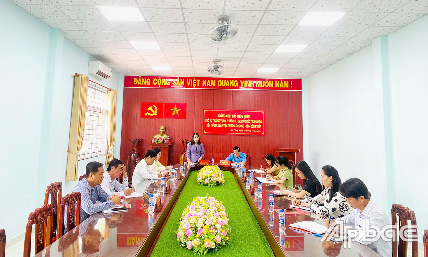 Quang cảnh buổi làm việc.