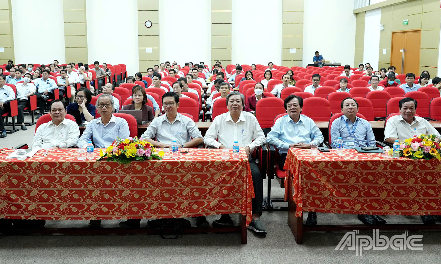 Quang cảnh đại biểu dự hội nghị.